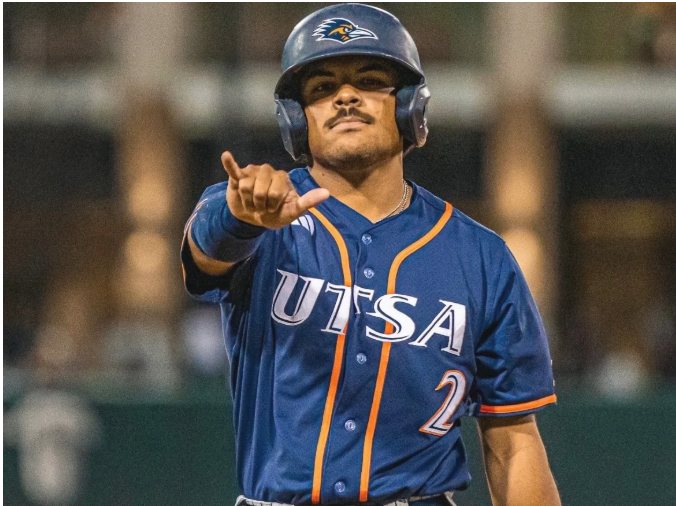Sports: 7/8
boerneradio.com/.../boerne-rad…...
💰NBA, Spurs, Astros among new donors to flood victims
⚾️Boerne Brew’ guest is UTSA baseball star Jordan Ballin
🏀Luke Kornet officially a Spur