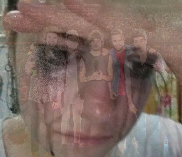 Avi01931's tweet photo. This month One Direction turns 15 years old, but who will celebrate us, yes the only one who did it, isn't he anymore? https://t.co/TB5WnEo1iv