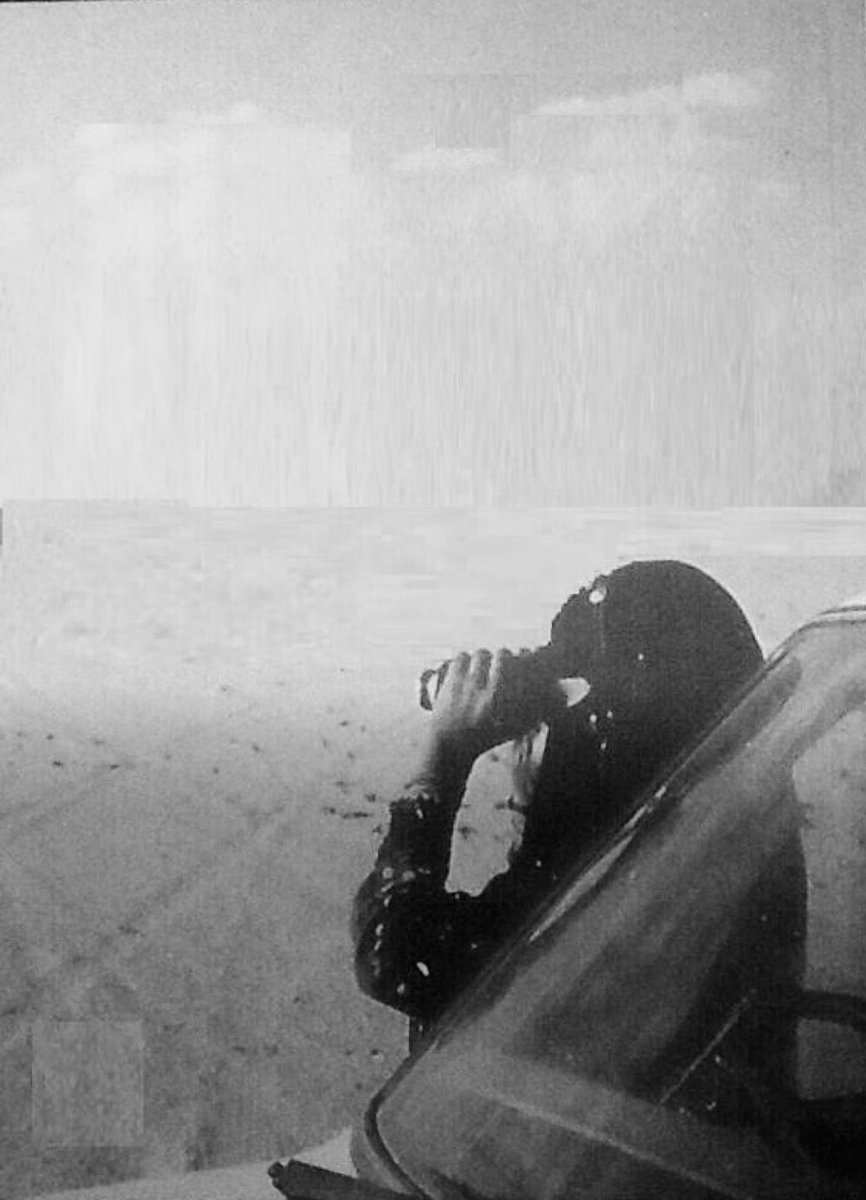 وطرقت دربيلي حسين المناظير
تقل اني مضيع وادور البشاير 
اخيل بعيوني جهام ومغاتير
غرب العمود ومن شمال الحفاير