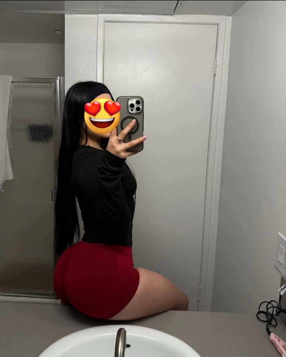 A ustedes no les pasa que cuando se cogen a su esposa y hablan de su ex se pone bien caliente ?
La mía no acepta que cuando le menciono como la cogia su ex , se prende más,  
Será que es por que fue el primero que la hizo mujer ?
Que les parece mi esposa?