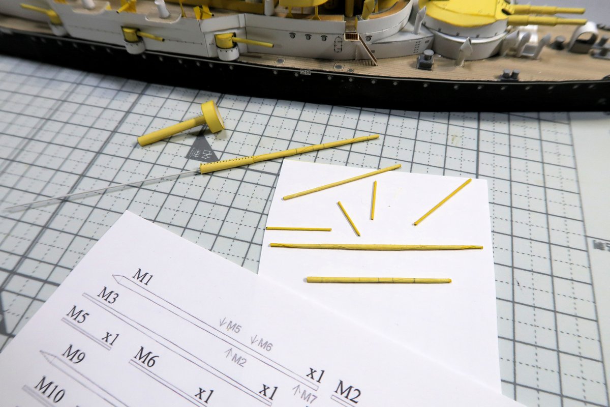 #ペーパークラフト
Austrian-Hungarian battleship SMS WIEN
(JSC 265) 1:250
モナルヒ級海防戦艦ウィーン
マストを作ってまだもう少し細かい部品と
手摺を残していますが大分雰囲気も製作終盤です