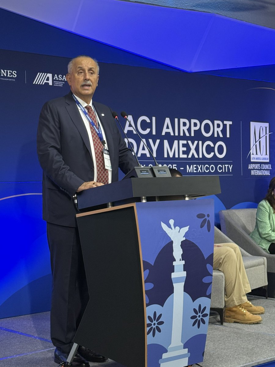 ACI-LAC (@aci_lac) on Twitter photo ✈️ Carlos Manuel Merino, Director General de <a href="/ASAMexico_mx/">Aeropuertos y Servicios Auxiliares</a>, da la bienvenida a los participantes con un cálido mensaje e invita a todos los actores de la industria aeroportuaria a fortalecer la colaboración para impulsar juntos el desarrollo del sector. 🤝 ✈️ Carlos Manuel Merino, Director General de <a href="/ASAMexico_mx/">Aeropuertos y Servicios Auxiliares</a>, da la bienvenida a los participantes con un cálido mensaje e invita a todos los actores de la industria aeroportuaria a fortalecer la colaboración para impulsar juntos el desarrollo del sector. 🤝