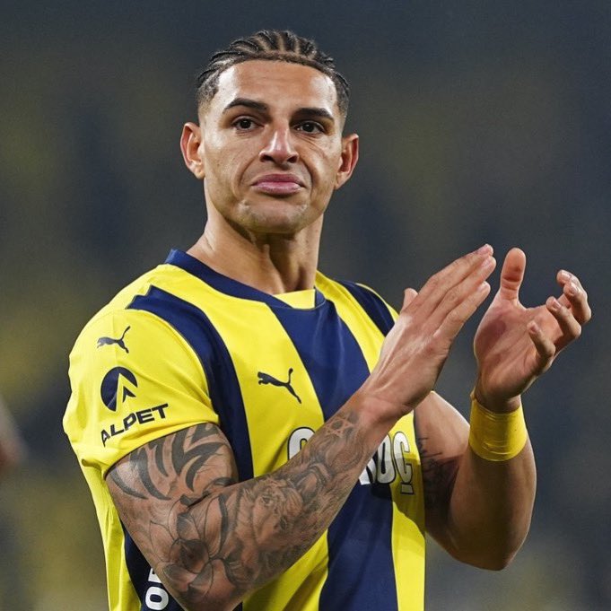 Jayden ilk geldiğinde fazla izleyememiştik ama bir çok kişi bu adama bu para verilir mi diye eleştirmiş ama sonrasında hepsi Jaydencı olmuştu

Şimdi soruyorum aynısı Diego Carlos'ta da yaşanır mı ?