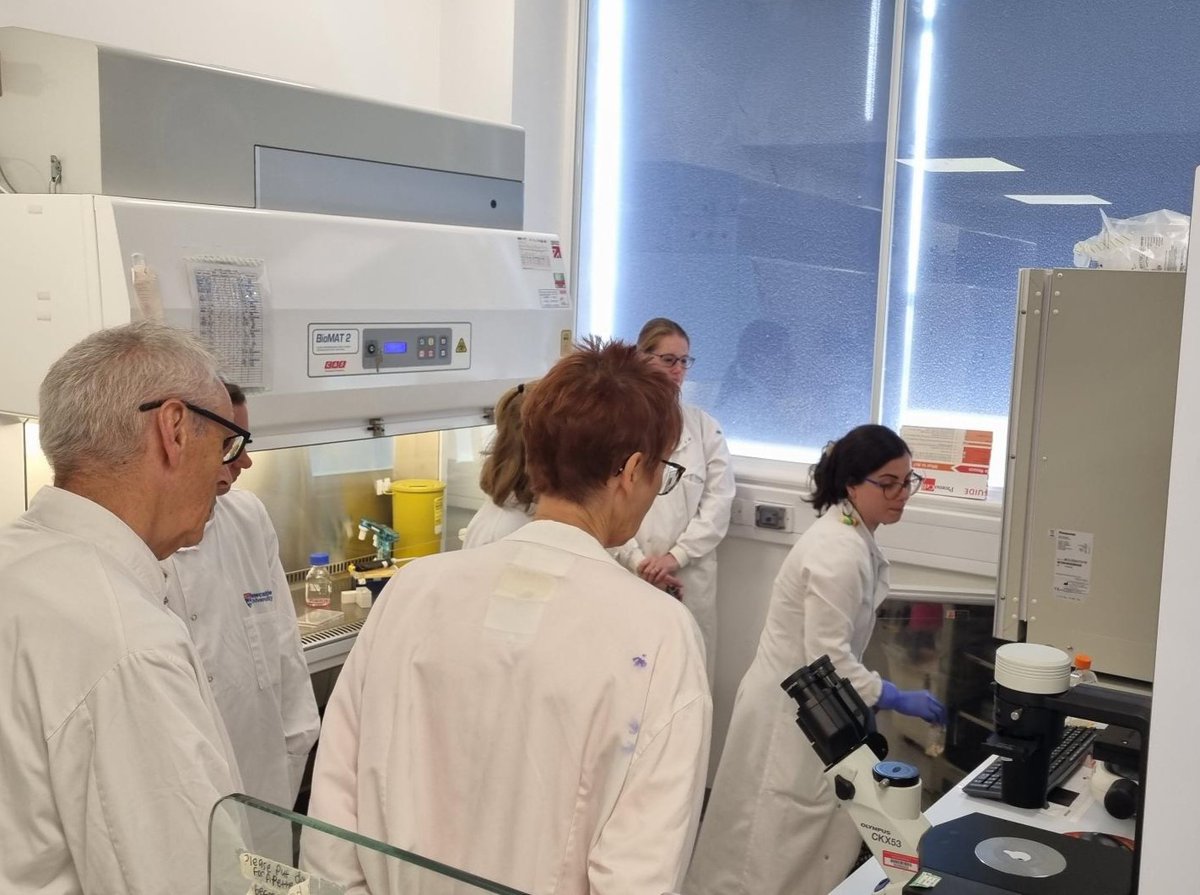 LJ Russell Lab (@ljrussell_lab) on Twitter photo Our lab was delighted to host a visit from
<a href="/CR_UK/">Cancer Research UK</a> fundraisers, campaigners, and patient advocates <a href="/DuncombeSue/">Sue Duncombe</a> and Patrick McGuire. It was a pleasure to share our research, to give an insight into our daily work and highlight how CRUK support helps us move science forward. Our lab was delighted to host a visit from
<a href="/CR_UK/">Cancer Research UK</a> fundraisers, campaigners, and patient advocates <a href="/DuncombeSue/">Sue Duncombe</a> and Patrick McGuire. It was a pleasure to share our research, to give an insight into our daily work and highlight how CRUK support helps us move science forward.
