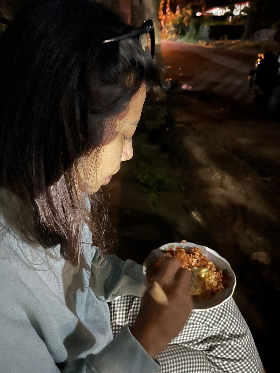 robiyartha's tweet photo. tumben nagih meli nasi sik i lancinge https://t.co/RyIkMYzRDJ