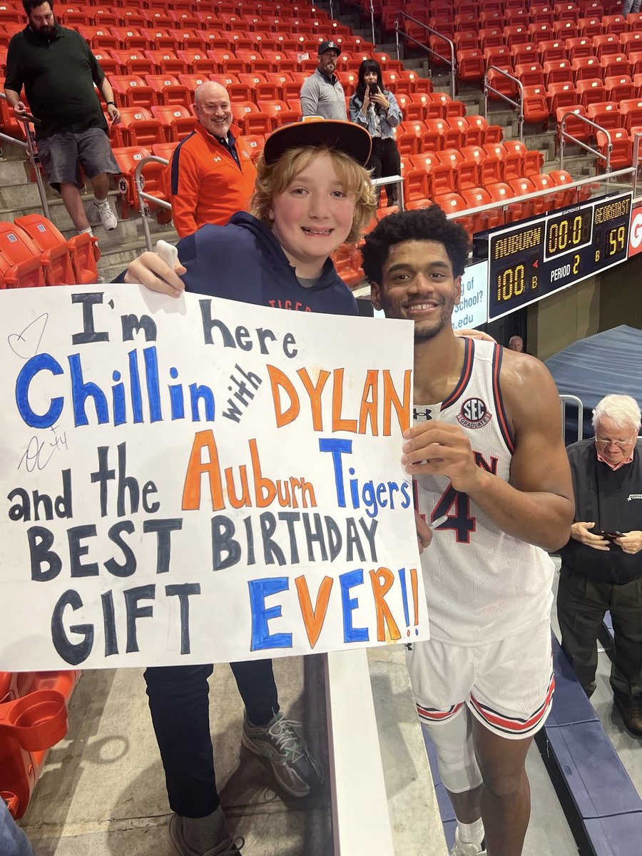mrswalker731's tweet photo. Trying to help a friend out here with her question since she doesn’t have X. Hoping Mr. Auburn himself @Dylanupnext__ or @AuburnMBB can help! 🧡💙 https://t.co/qrSxaT9DXB