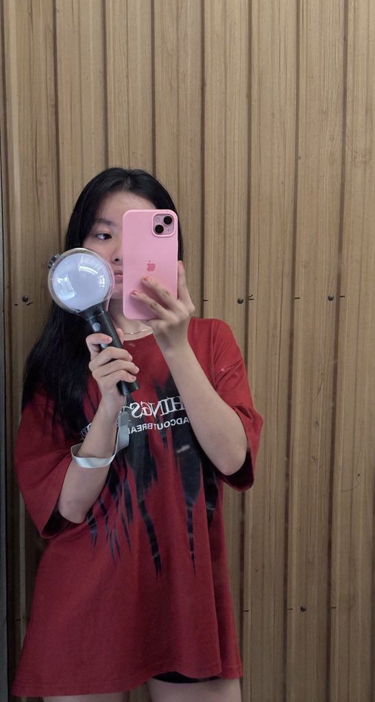 trước lúc bangtan nhập ngũ nói ráng để dành tiền đợi 7 ông về đu concert, giờ về đầy đủ rồi mà tiền không thấy đâu🥲

HAPPY ARMY DAY 
HAPPY BIRTHDAY ARMY 
#HappyBDayARMY
#HappyBirthdayARMY
#Happy12thAnniversaryARMY
#12thARMYDAY
#ARMYturns12Today
#BTSARMY12thBirthday