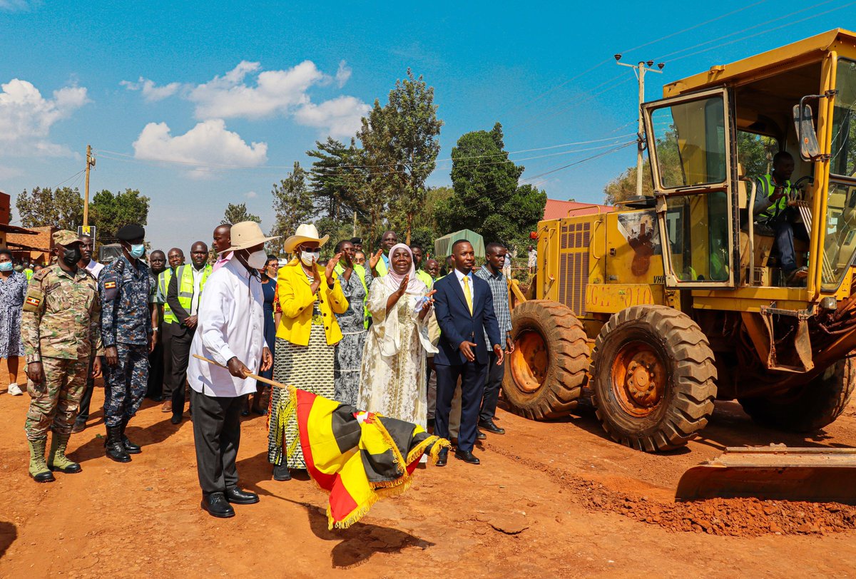 KagutaMuseveni's tweet photo. Maama Janet and I presided over the groundbreaking of the  12km Bukasa–Sentema–Kakiri Road, this is an  important link that will ease movement, boost trade and deepen integration, in line with Point 5 of our 10-Point Programme. 

From the time of the bush, there have been all these developments including  tarmaced roads and more which  leaders keep talking  about  but for us, we believe poverty is individual, while development is collective. 

I  therefore challenged leaders to preach wealth creation at household level. Let every home join the money economy.