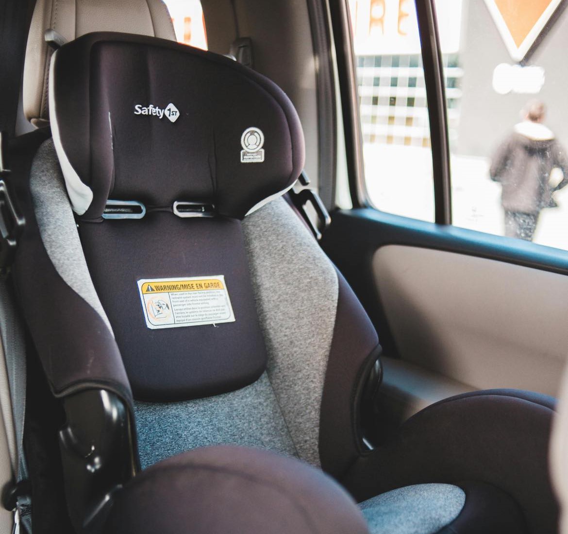 As hot as it feels outside, #DYK the inside of a vehicle can reach up to 170 degrees? Almost 40 children per year die from heatstroke. Parents, never leave your child unattended in the car. If you see a child alone in a vehicle, call 911. More: tinyurl.com/c5wjz7fb.
