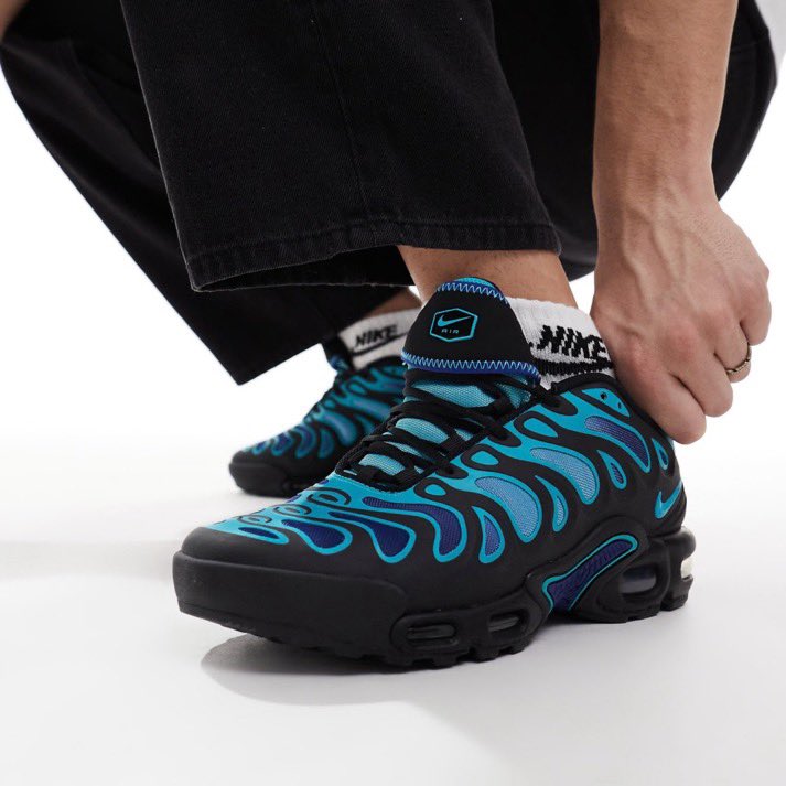 SNKR_TWITR tweet media