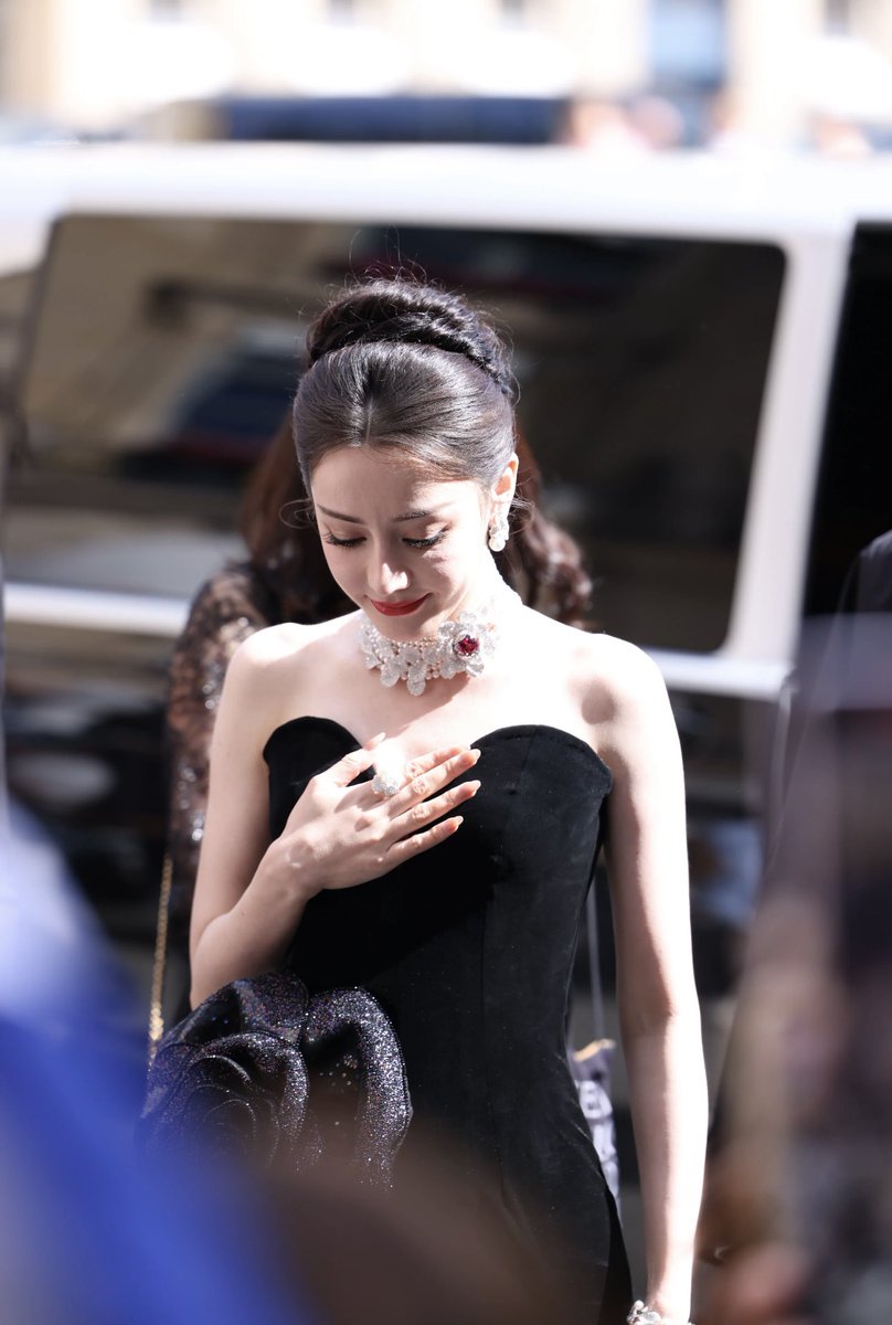 คนดูไม่ท้อ คนรอไม่ทิ้ง นี้คุ้มค่าที่สุด ความสง่าจากภายในสู่ภายนอก สวย แพง ราชนิกุล ✨

©️ 木直

#DilrabaXMIKIMOTO
DILRABA LES PETALES PARIS