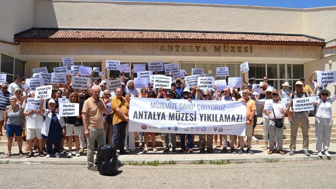 Antalya Müzesi bizim tarihimiz, kimliğimizdir. Bu değer yıkılmamalı, korunmalıdır. Geçmişimize sahip çıkalım!
#AntalyaMüzesi