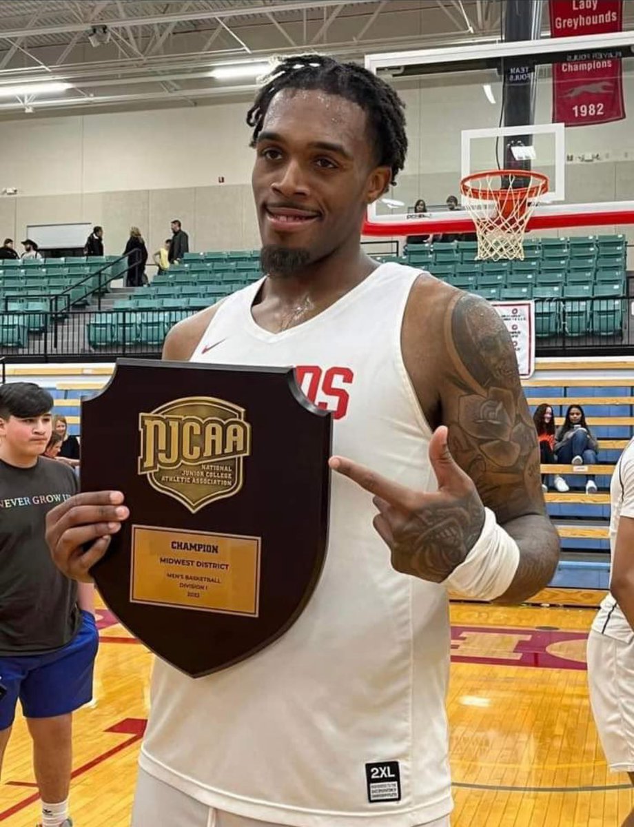 Happy Greyhound Basketball Birthday Jimmy Bell Jr ♥️‼️♥️ we love watching you on your journey! <a href="/MGreyhounds/">Moberly Area CC MBB</a> <a href="/JimmyBellJr15/">TUNK🖤</a>