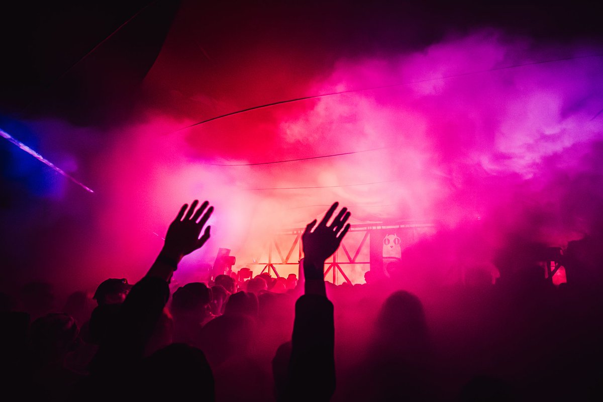 LlCTrafnidiaeth's tweet image. Byddwch yn barod…
Mae’r Stereophonics yn dod i Gaerdydd am 2 gyngerdd yr wythnos hon.
Felly gwnewch yn siwr cyn teithio fod gennych ddigon o amser i gyrraedd ble rydych yn mynd.
🚆 @transport_wales @tfwrail
🚌 @TravelineCymru
🚗 @TraffigCymruD