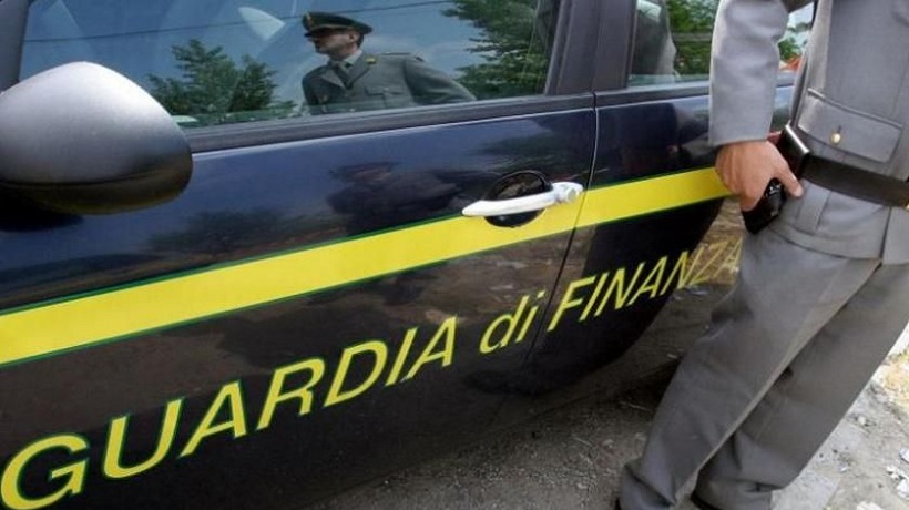 Frode fiscale nella logistica: maxi sequestro da 43 milioni per appalti fittizi e fatture false.
Leggi la notizia > transportonline.com/news/informazi…
#logistica #merci #frode #trasporto #camion #autotrasporto