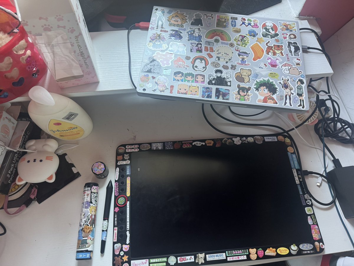 DABIGENDER's tweet photo. is there a #stickertwt i repeat sticker twitter please follow me #stickertwitter https://t.co/maYohSXjPU
