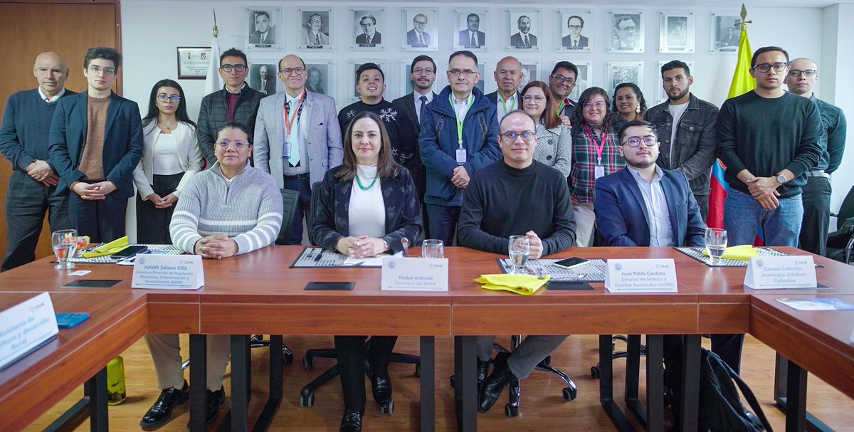 DANE Colombia (@dane_colombia) on Twitter photo 📢#AEstaHora | La directora del <a href="/DANE_Colombia/">DANE Colombia</a>, B. Piedad Urdinola (<a href="/Purdinola/">B. Piedad Urdinola</a>), lidera un espacio de diálogo y construcción conjunta sobre el proyecto de Cambio de Año Base con 23 entidades estratégicas. Esta actualización fortalece las mediciones económicas y se alinea con los 📢#AEstaHora | La directora del <a href="/DANE_Colombia/">DANE Colombia</a>, B. Piedad Urdinola (<a href="/Purdinola/">B. Piedad Urdinola</a>), lidera un espacio de diálogo y construcción conjunta sobre el proyecto de Cambio de Año Base con 23 entidades estratégicas. Esta actualización fortalece las mediciones económicas y se alinea con los