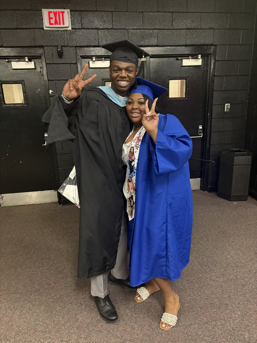 Mr_Sanders06's tweet photo. My Photo Dumpy: Second Semester Edition 🤸🏾‍♂️ #SchoolingWithSanders #SouthwestBlessed https://t.co/MCQrRhBZqn