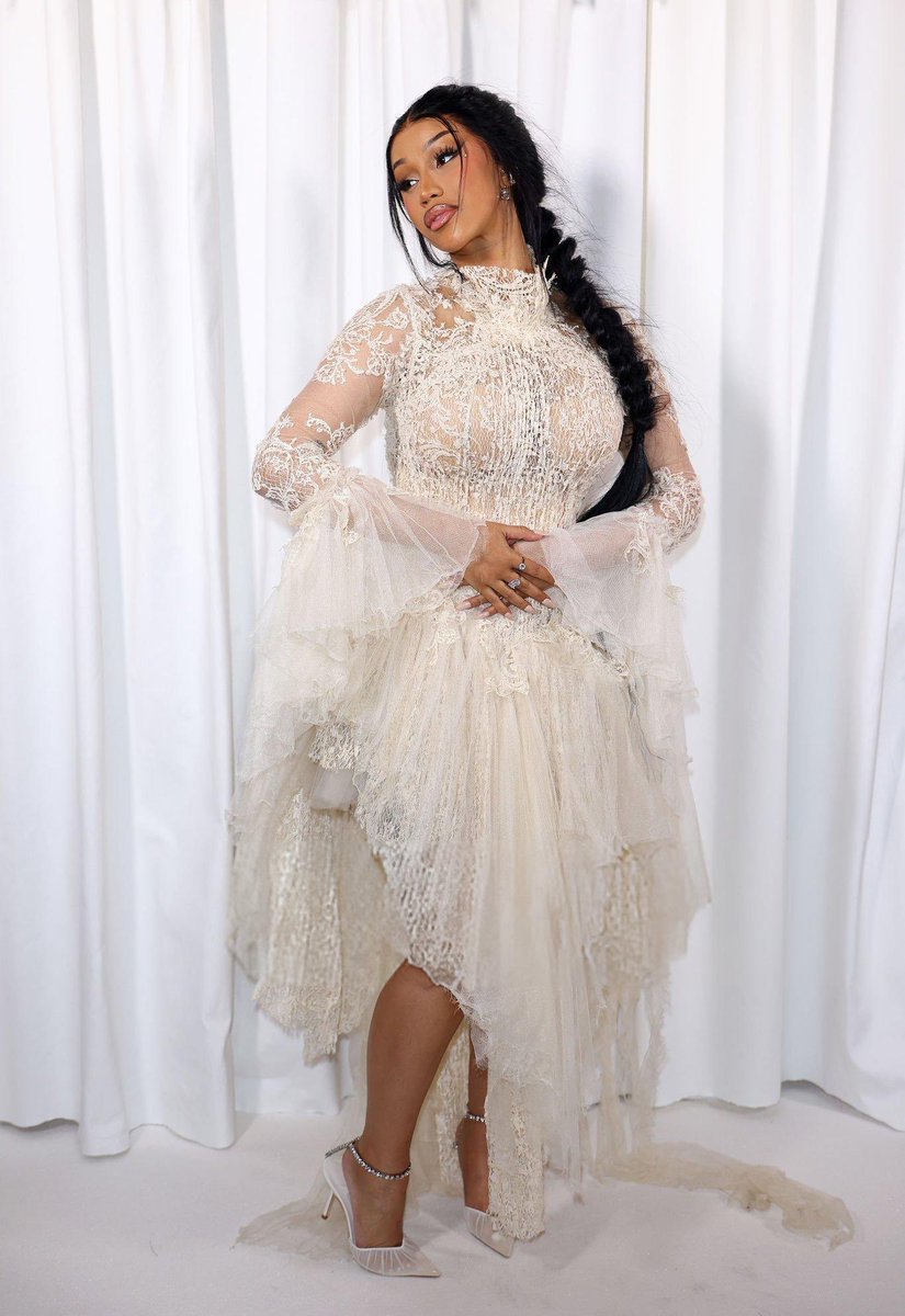 Ugh Cardi is in Paris serving look after look 😍
