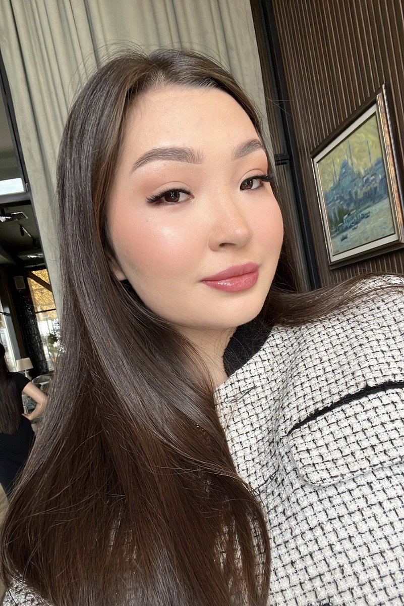 Сегодня с командой провели ультраплодотворный день, успели закрыть кучу-кучу дел. Прелестный денёчек был ✨