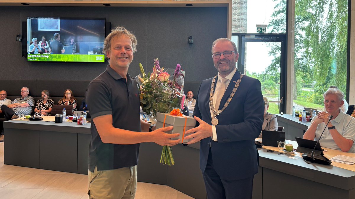 Gemeenteraad West Betuwe (@raadwestbetuwe) on Twitter photo Vanavond nemen we afscheid van raadslid Richard Hoogveld (<a href="/pvdawestbetuwe/">PvdAWestBetuwe</a>). Heel erg bedankt voor je inzet voor de gemeente!💐 Vanavond nemen we afscheid van raadslid Richard Hoogveld (<a href="/pvdawestbetuwe/">PvdAWestBetuwe</a>). Heel erg bedankt voor je inzet voor de gemeente!💐