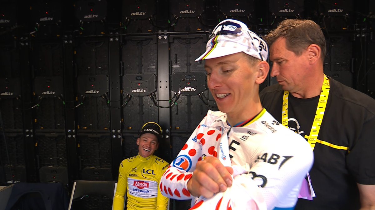 Mathieu getting a bit personal with Pogi lol #TDF2025