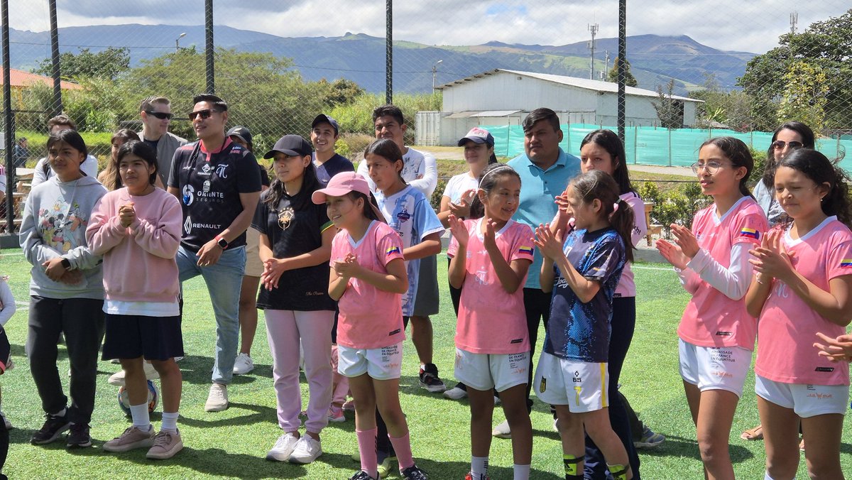 Este fin de semana inauguramos la Escuela de fútbol Ñañas Tumbaco. Esta es una gran oportunidad para que las niñas y sus familias opten por un lugar seguro donde puedan desarrollar sus habilidades deportivas y refuercen los valores  que promueve el fútbol.
