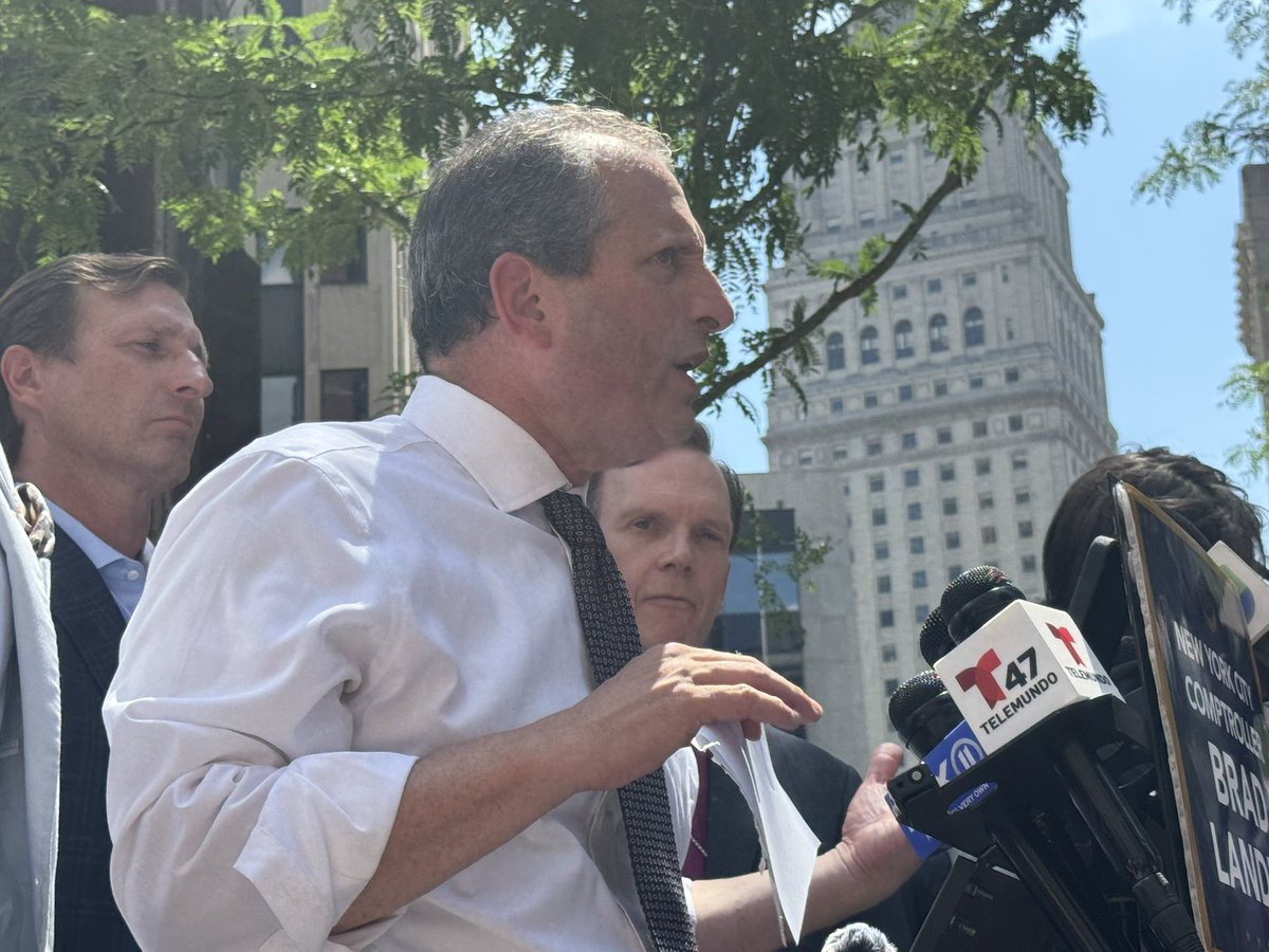 arya_sundaram's tweet image. "Come witness for yourself"
@bradlander urges New Yorkers and electeds to observe immigration court hearings at 26 Federal Plaza.