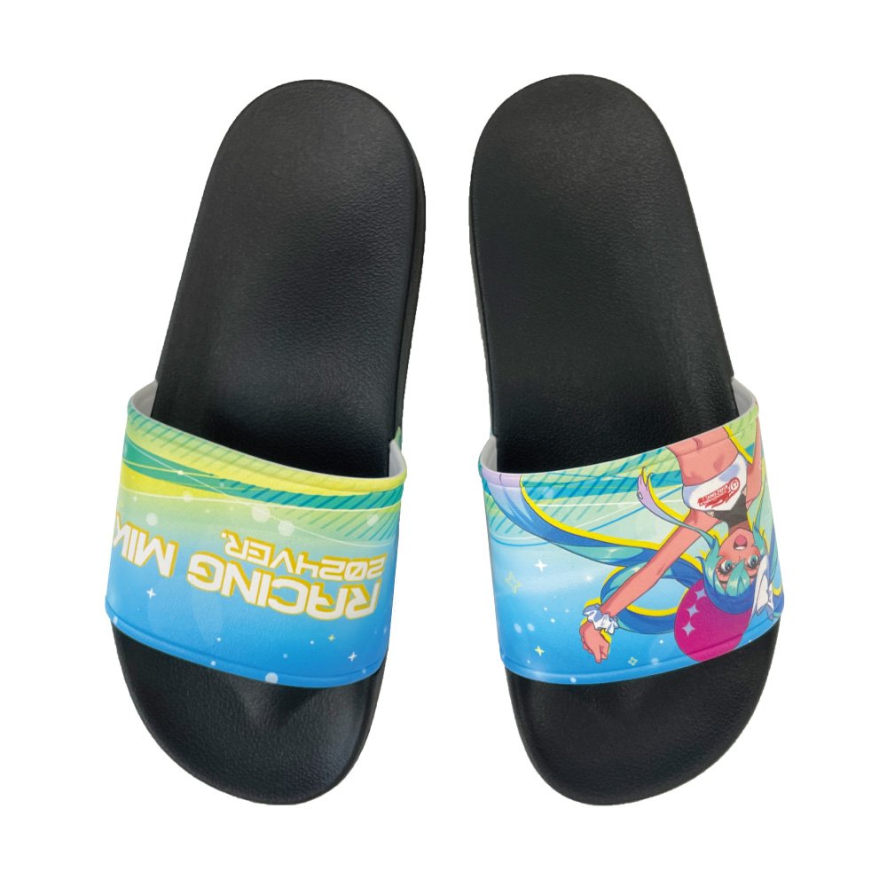 shinnabuns's tweet image. I accidentally left my sword and sandals at the hotel and they can't find it...so if anyone finds it I guess you have a light up sword and Miku now 😒