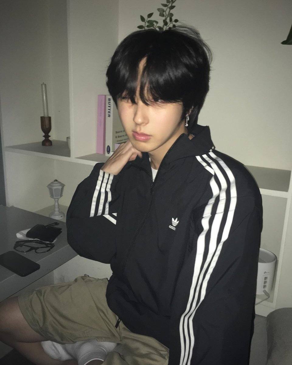 shchitxo's tweet photo. [250709] #기욱 인스타그램 

🥱💤

🎵 Gray Dot - Let's Dance to these neon lights https://t.co/W1wYkreNTi