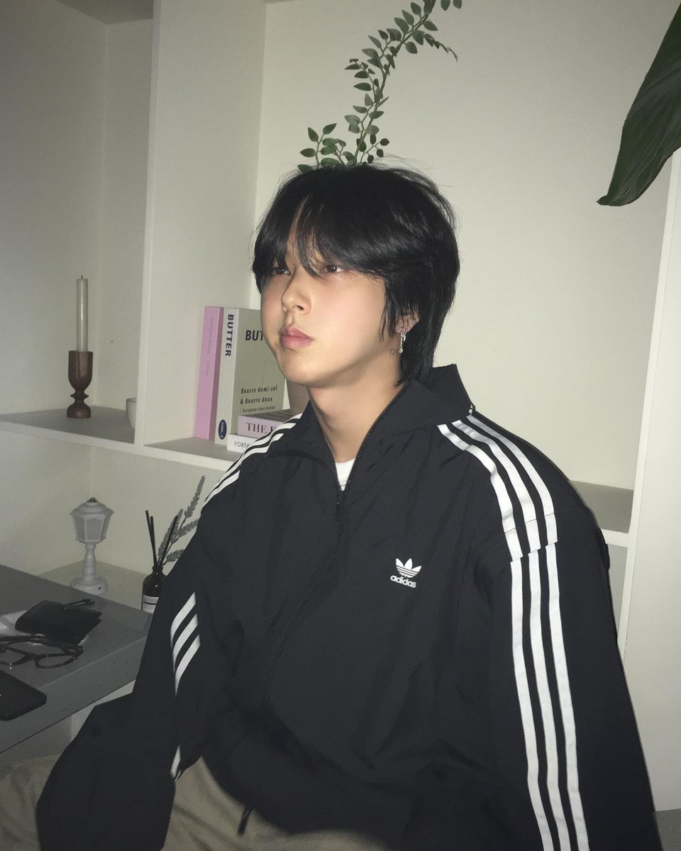 shchitxo's tweet photo. [250709] #기욱 인스타그램 

🥱💤

🎵 Gray Dot - Let's Dance to these neon lights https://t.co/W1wYkreNTi