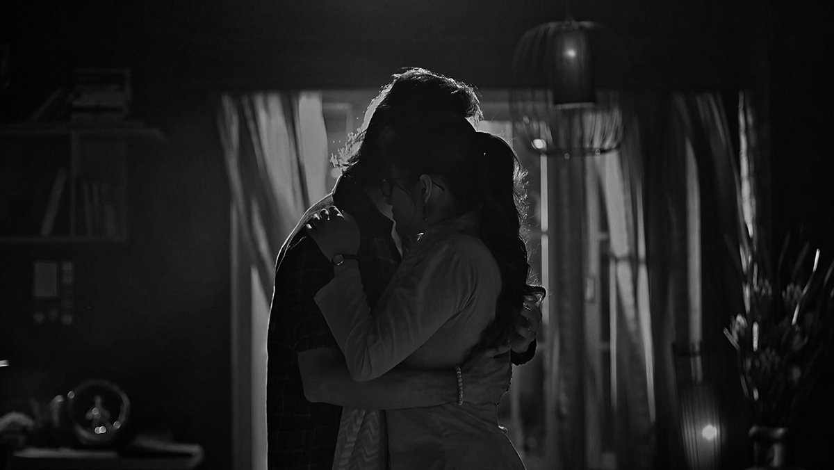 notarthi's tweet photo. Their first HUG — I love how he instantly reciprocated with that big smile the moment she hugged him. I was literally squealing inside! 💗✨😭 https://t.co/zUzZ3iYoHb