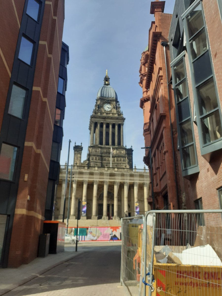 LFG_Leeds's tweet photo. And this is the Leeds classic - the powerful, focused impact of Cuthbert Brodrick's landmark.
#forcedperspective #architecture #Leeds https://t.co/ZCa2wv0ZQH