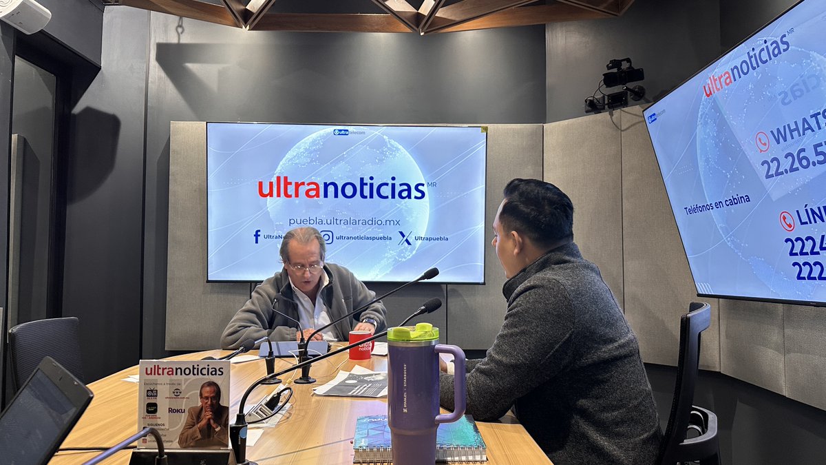 ISU_Universidad's tweet photo. ¡Mil gracias a @Ultrapuebla  y a @FerCanalesF por abrirnos el micrófono en cabina! Nos encantó platicar sobre el increíble modelo phygital que estamos desarrollando en ISU Universidad. ¡Vamos con todo! 🚀📲🎓 https://t.co/j7iPHrKbyv