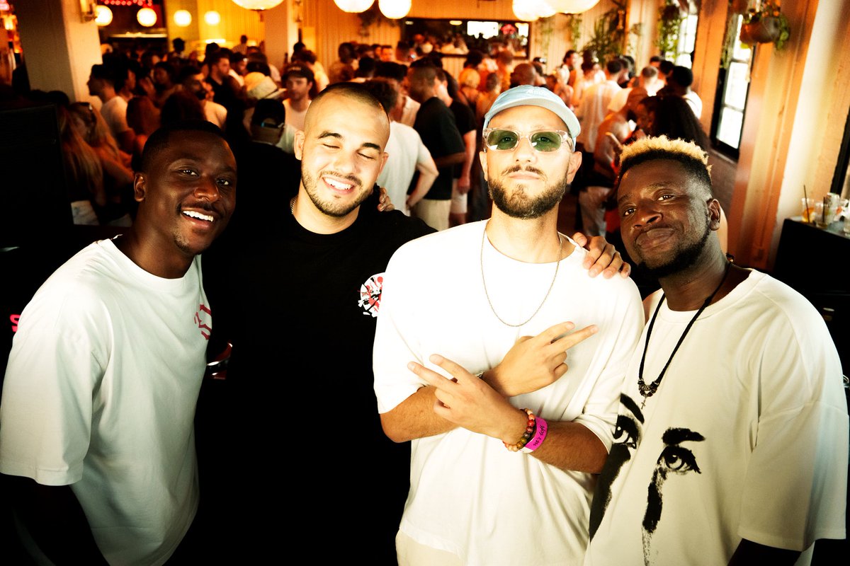 drfeel_'s tweet image. Still buzzing from my debut at the Sondela Summer Rooftop Party in London  🇬🇧🫶🏿❤️
What a moment of dance and song  we had.  A special thank you to the Sondela Team for the invite 🙏🏿
📸 Cebo Captures