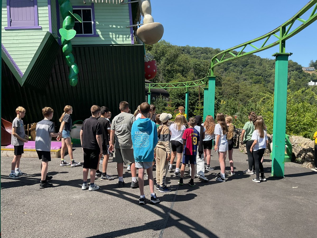 FionaJones Year 5 tweet media