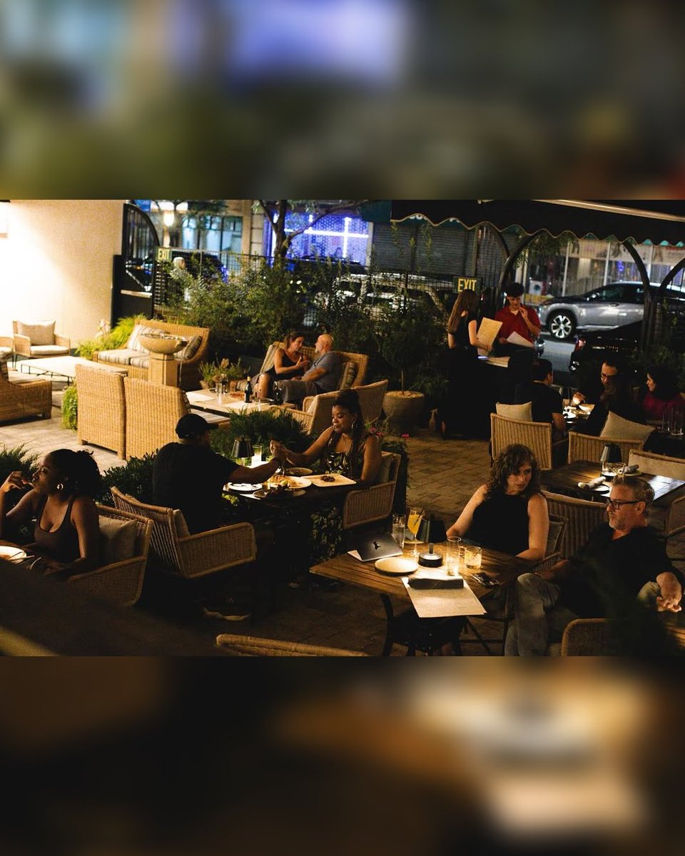 rodney_square's tweet photo. Start your weekend early with live music in the Bardea Garden every Thurs–Sat through Oct 3! Enjoy outdoor dining, drinks, and performances that bring the garden to life. Grab a seat, sip something good, and ease into the weekend—Wilmington style. #RodneySquare
#WilmDE #VisitDE https://t.co/T5t14PQ9J7