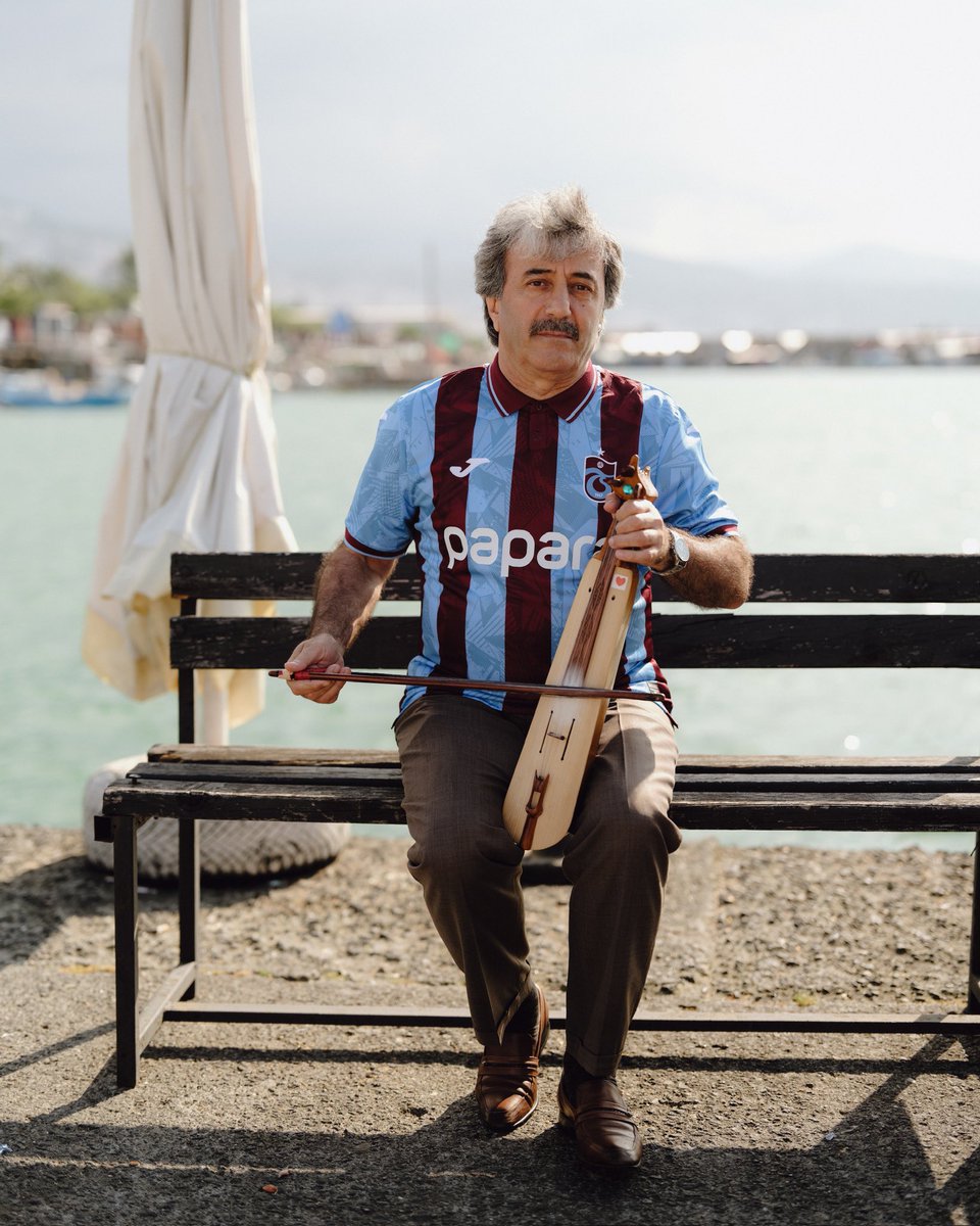 Trabzonspor sevdası bazen stadyumda yükselen bir tezahürat, bazen de Faroz’da kemençeyle çalınan bir ezgidir.

#FormaŞehirde