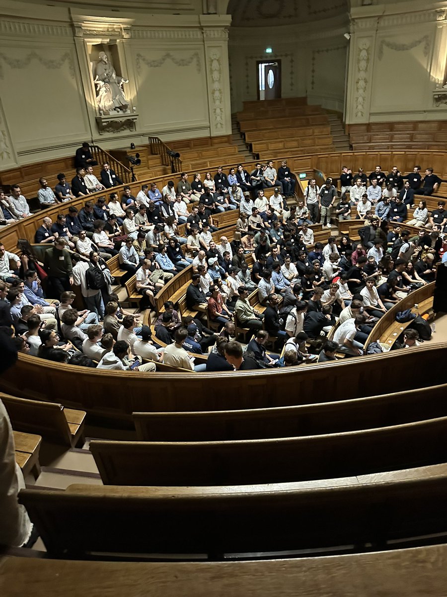 MilcentPedro's tweet image. Awesome few days in Paris, @ycombinator event at Sorbonne had great tips for early-stage founders, and the @RaiseSummit was all about the future of AI (Physical AI too!). More tomorrow 🦾 🤖