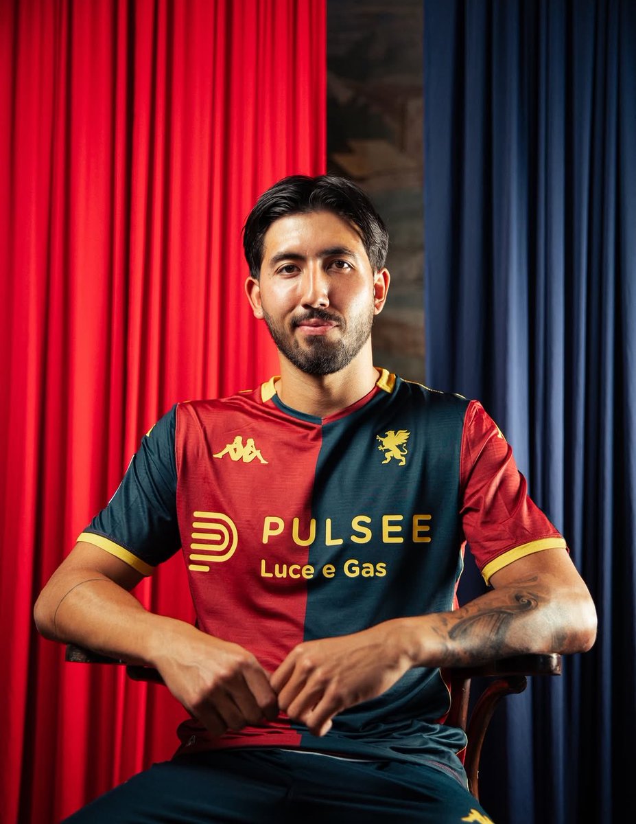 Verð að viðurkenna. Mikael Egill og Genoa treyjan eru perfect fit!