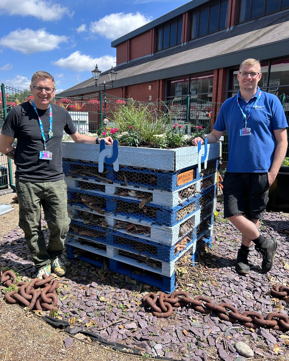 Last week College students and staff made a bug hotel for Halesowen in Bloom.

With this year’s Bloom judging focusing on mental health, we’ve taken inspiration from the theme ‘Bee Kind’ for our town cage display.