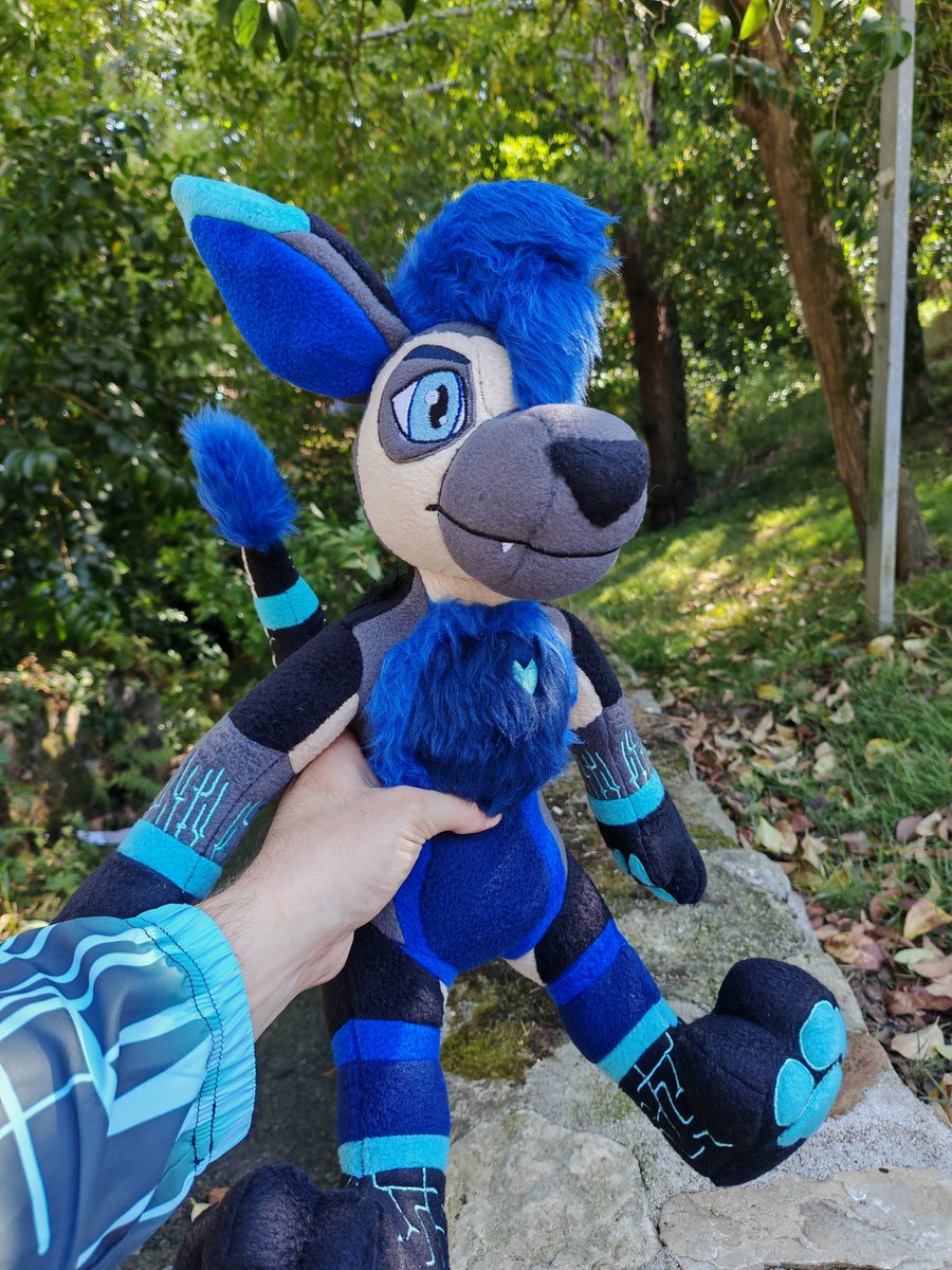 Heartglow_Roo's tweet image. I GOT IT!! 🔥🔥
Custom handmade Heartglow plushie by the incredibly talented @WachuCrafts!!! 🩵🦘
It's so damn PERFECT!! 🩵🩵🩵🔥
He got all the details right!
Please go check his work!