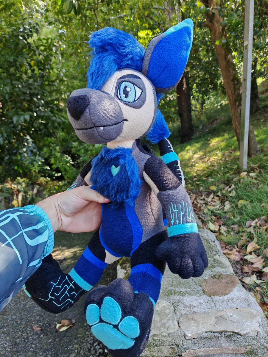 Heartglow_Roo's tweet image. I GOT IT!! 🔥🔥
Custom handmade Heartglow plushie by the incredibly talented @WachuCrafts!!! 🩵🦘
It's so damn PERFECT!! 🩵🩵🩵🔥
He got all the details right!
Please go check his work!