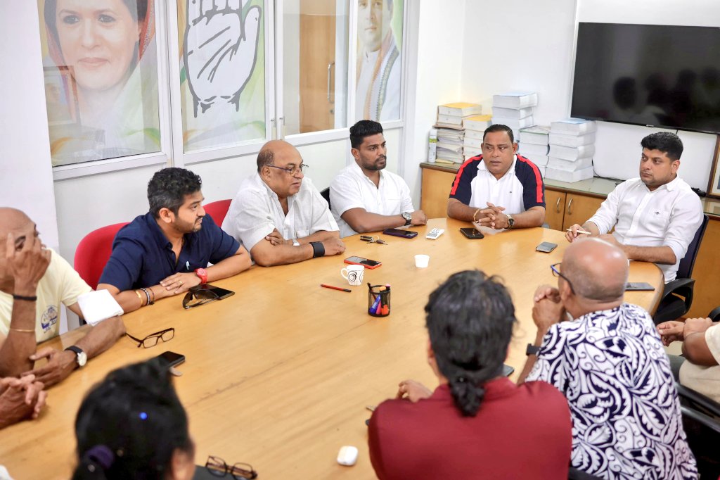 MaheshNDR's tweet image. Attended meetings of the Margao and Velim Block Congress Committees, held under the leadership of GPCC President Shri @amitspatkar.

Engaged with local party workers to discuss booth-level structure and steps to strengthen our presence on the ground.

#GoaCongress #CongressForGoa