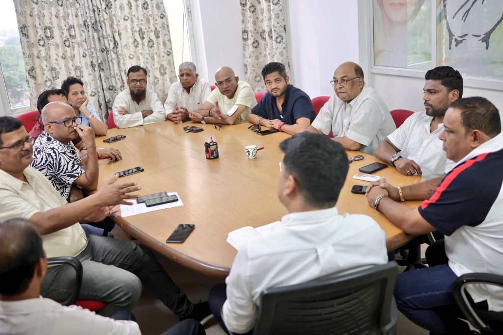 MaheshNDR's tweet image. Attended meetings of the Margao and Velim Block Congress Committees, held under the leadership of GPCC President Shri @amitspatkar.

Engaged with local party workers to discuss booth-level structure and steps to strengthen our presence on the ground.

#GoaCongress #CongressForGoa