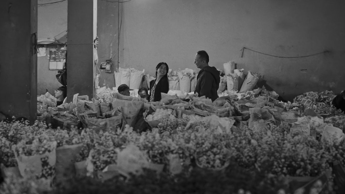 acacinema's tweet photo. “I feel like… we can’t fully understand someone’s feelings. So, when we give them flowers, it’s like we’re giving them a sign… that we try to understand their situation through the flowers we send.”

Falling in Love Like in Movies (2023) https://t.co/y5vMM5qTFc