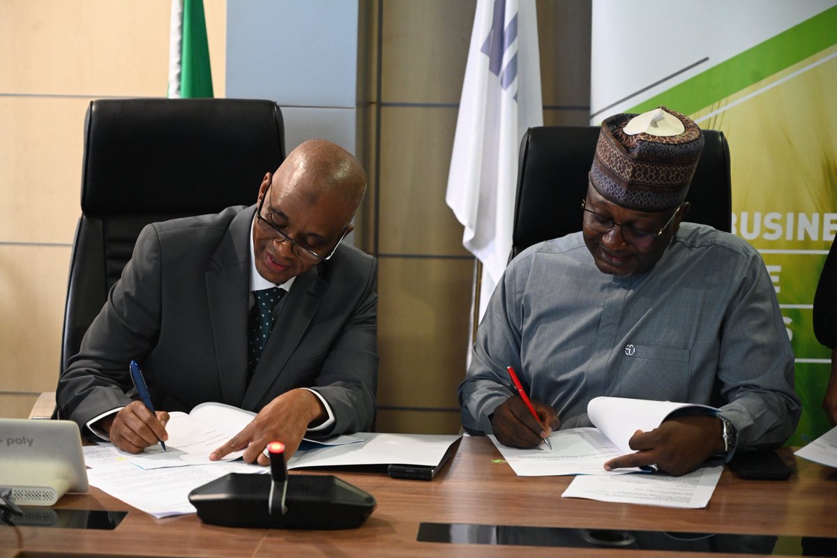 nirsalconnect's tweet photo. NIRSAL MD/CEO: “How can we achieve food security when we only farm once a year?”
Yesterday, NIRSAL & PiCTT signed an MoU to scale irrigation in Nigeria under the #IrrigateNigeria project. Multiple harvests = food security + national stability.
#AgriFinance #FoodSecurityNow https://t.co/KiTKrjHdlB