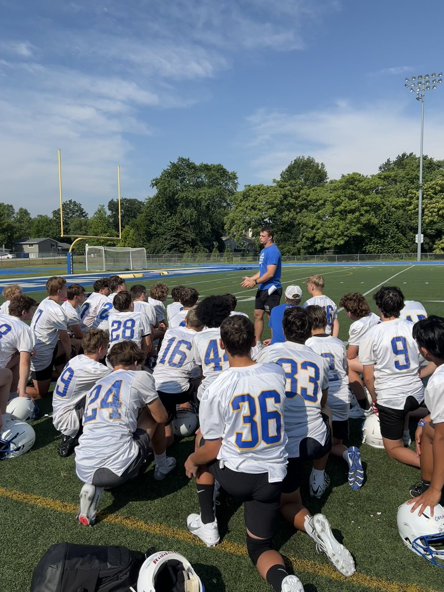FroshWnhs's tweet photo. Thank you to alumni (โ20) and @NUFBFamily alumni, @xandermueller13 for sharing his football experiences as the first #FalconTalk speaker of the summer! #AlwaysAFalcon #Dominate #Swarm https://t.co/Grhp3zLyd2
