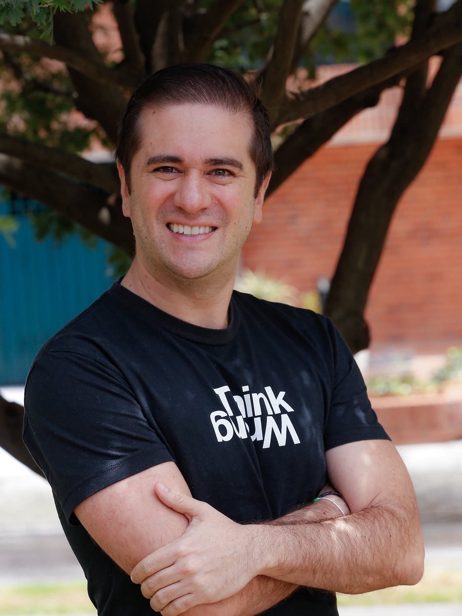 Hoy empieza una pequeña pausa de mitad de año y antes de entrar en modo vacaciones, quiero tomar un momento para dar gracias. 

Gracias por estos meses de trabajo, salud, familia, fe y gente bonita: los nuevos, los que volvieron y los que siempre han estado. ¡A recargar energía!