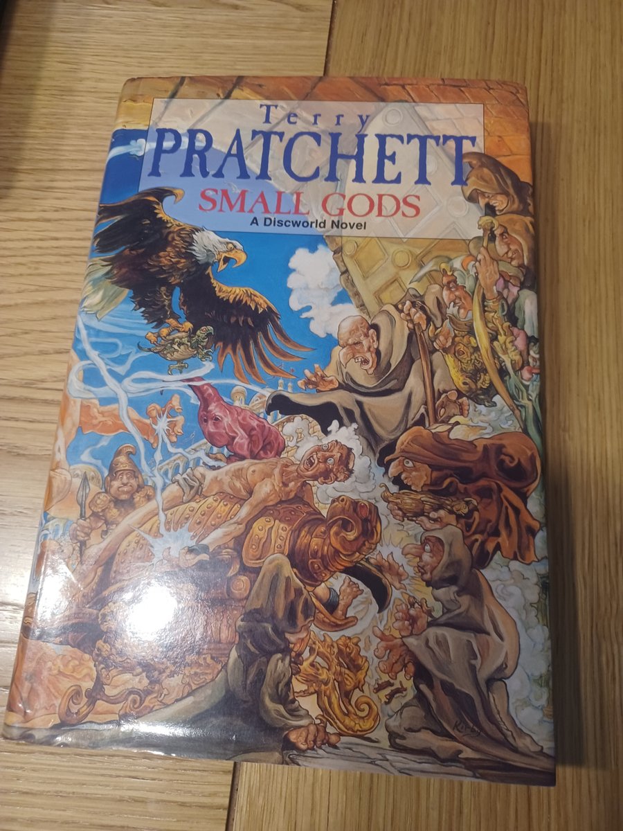 lavietidhar's tweet image. It's book sale time! Unearthed a whole load of Terry Pratchett first editions, all remarkably well preserved and all inscribed to me - looking for a good home! lavietidhar.wordpress.com/2025/07/08/boo…
